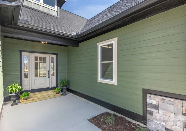 3rd image of 399 Crystal Heights Dr, Hendersonville, NC 28739 | MLS# 4349975