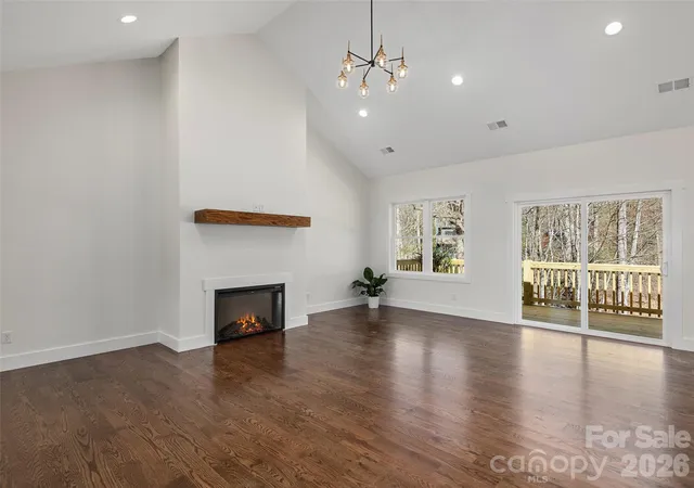 5th image of 399 Crystal Heights Dr, Hendersonville, NC 28739 | MLS# 4349975