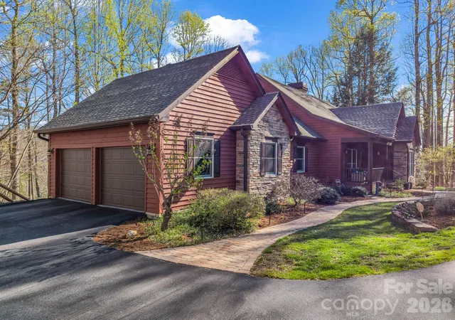 Photo 2 of Single family home for sale at 140 Mount Hebron Rd, Hendersonville, NC 28739 | MLS# 4350162 | Listing updated on 2026-09-02