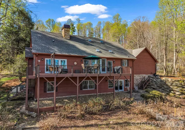Photo 3 of Single family home for sale at 140 Mount Hebron Rd, Hendersonville, NC 28739 | MLS# 4350162 | Listing updated on 2026-09-02