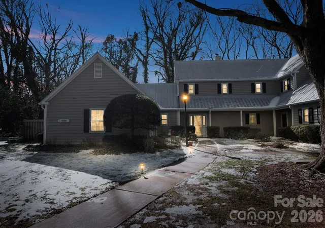 Homes for sale in Charlotte, NC | 3706 Selwyn Farms Ln, Charlotte, NC 28209