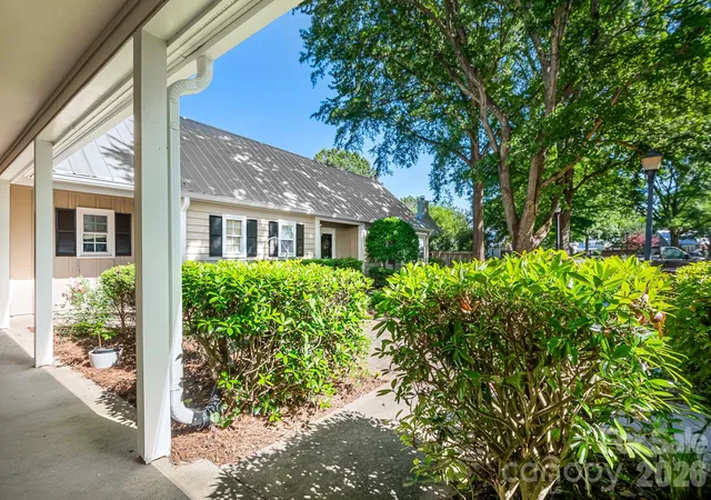 Homes for sale in Charlotte, NC | 3706 Selwyn Farms Ln, Charlotte, NC 28209