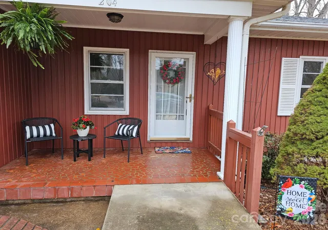Photo 3 of Single family home for sale at 204 Fernwood Dr, Rutherfordton, NC 28139 | MLS# 4350557 | Listing updated on 2026-09-29
