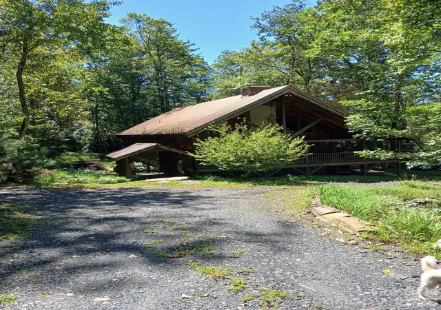 Homes for sale in Spruce Pine, NC | 1694 Humpback Mountain Rd, Spruce Pine, NC 28777 | MLS# 4350699