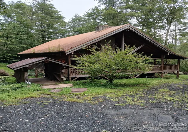 Homes for sale in Spruce Pine, NC | 1694 Humpback Mountain Rd, Spruce Pine, NC 28777 | MLS# 4350699