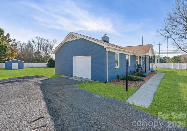 Photo 3 of Single family home for sale at 16808 Knoxwood Dr, Huntersville, NC 28078 | MLS# 4350764 | Listing updated on 2026-06-10