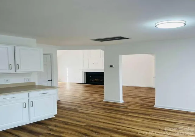 Photo 3 of Single family home for sale at 9341 Stawell Dr, Huntersville, NC 28078 | MLS# 4350818 | Listing updated on 2026-10-03