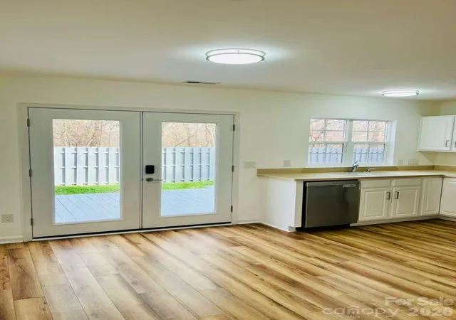 Photo 4 of Single family home for sale at 9341 Stawell Dr, Huntersville, NC 28078 | MLS# 4350818 | Listing updated on 2026-10-03