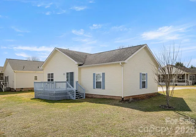 Homes for sale in Hendersonville, NC | 403 Sassafras Dr, Hendersonville, NC 28739 | MLS# 4350912