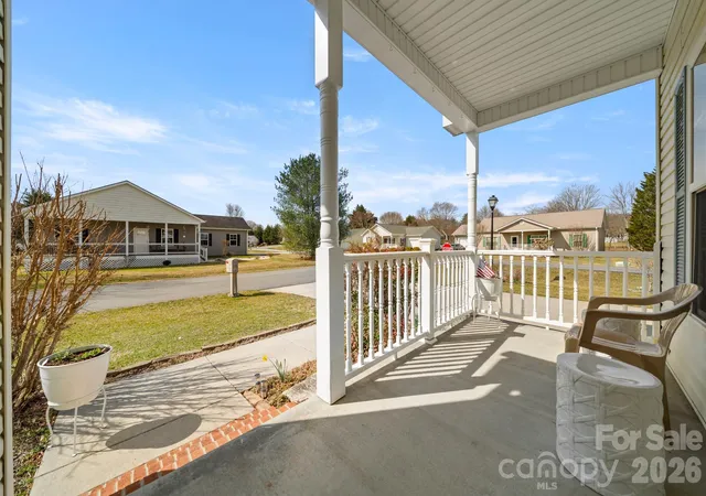 Homes for sale in Hendersonville, NC | 403 Sassafras Dr, Hendersonville, NC 28739 | MLS# 4350912