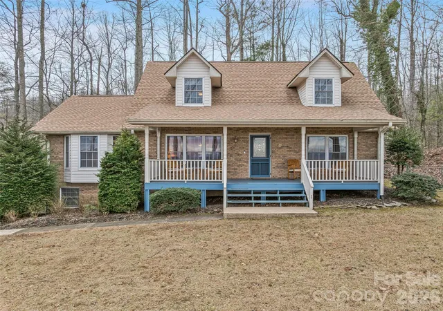 Photo 1 of Single family home for sale at 24 Abbey Ln, Hendersonville, NC 28739 | MLS# 4351238 | Listing updated on 2026-09-25