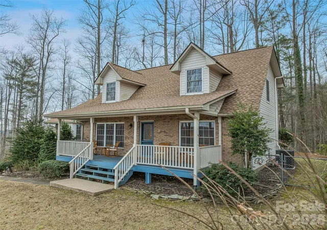 Photo 3 of Single family home for sale at 24 Abbey Ln, Hendersonville, NC 28739 | MLS# 4351238 | Listing updated on 2026-09-25