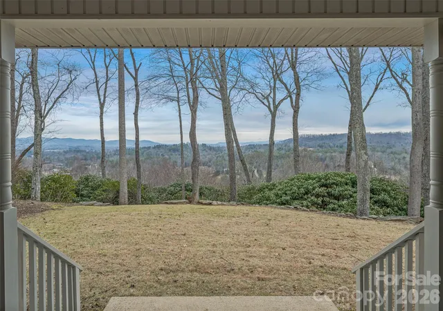 Homes for sale in Hendersonville, NC | 24 Abbey Ln, Hendersonville, NC 28739 | MLS# 4351238