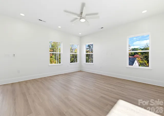 Photo 2 of Single family home for sale at 1520 Wedgedale Ave, Statesville, NC 28677 | MLS# 4351519 | Listing updated on 2026-10-30