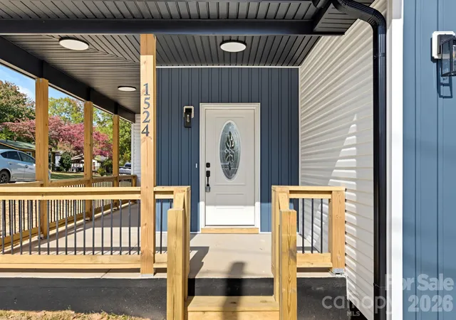 Photo 2 of Single family home for sale at 1524 Wedgedale Ave, Statesville, NC 28677 | MLS# 4351521 | Listing updated on 2026-10-30