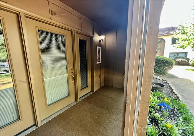 17th image of 427 6th Ave W #A-2, Hendersonville, NC 28739 | MLS# 4351694
