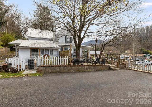 Homes for sale in Dillsboro, NC | 364 Haywood Rd, Dillsboro, NC 28725 | MLS# 4351756
