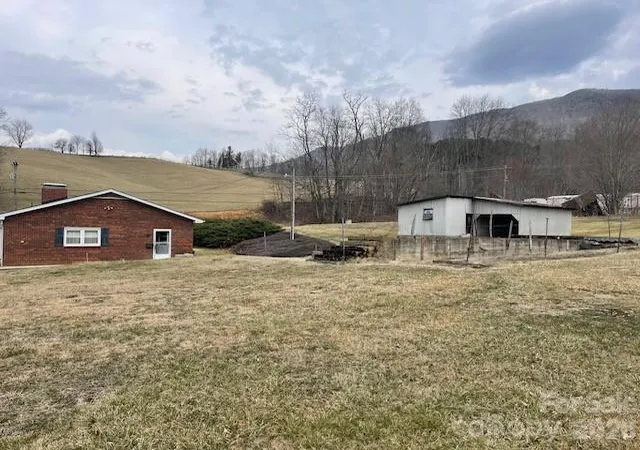 Photo 2 of Single family home for sale at 325 Tater Hl Rd, Zionville, NC 28698 | MLS# 4351827 | Listing updated on 2026-03-02