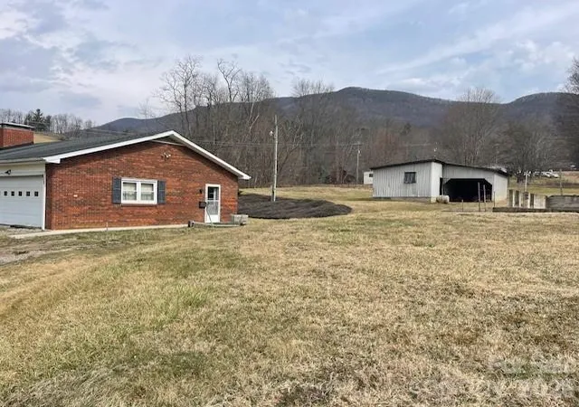 Photo 3 of Single family home for sale at 325 Tater Hl Rd, Zionville, NC 28698 | MLS# 4351827 | Listing updated on 2026-09-25
