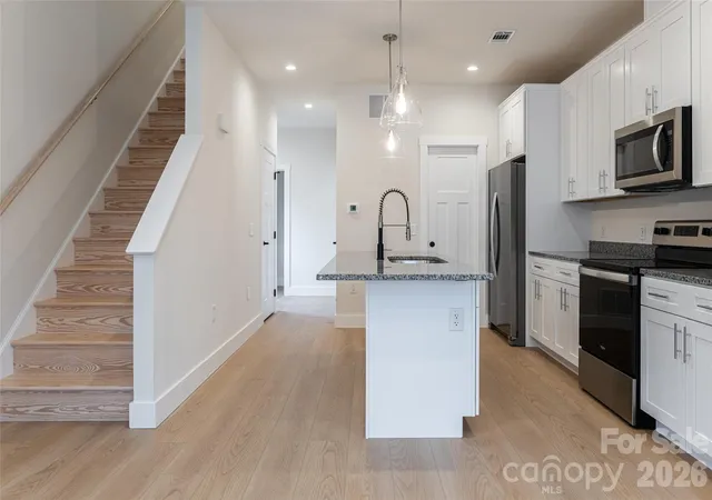 Photo 3 of Single family home for sale at 4 Wyndom Ln, Asheville, NC 28805 | MLS# 4351891 | Listing updated on 2026-07-28