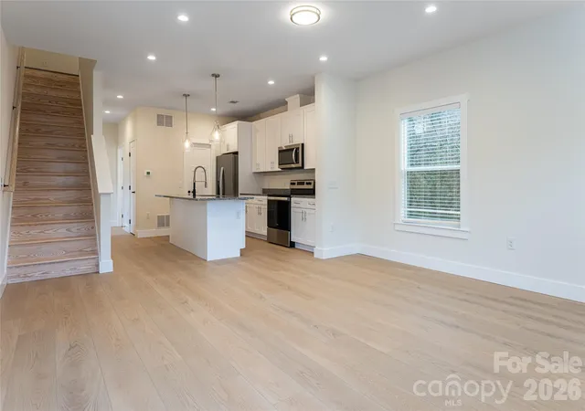 Photo 4 of Single family home for sale at 4 Wyndom Ln, Asheville, NC 28805 | MLS# 4351891 | Listing updated on 2026-07-28