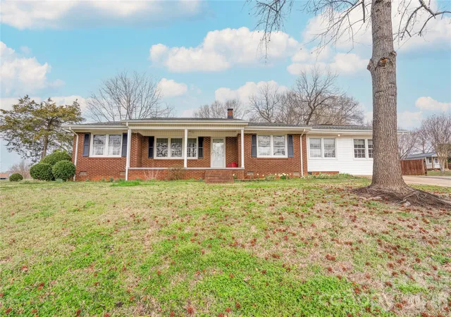 Photo 1 of Single family home for sale at 2926 Lake Dr, Shelby, NC 28152 | MLS# 4351975 | Listing updated on 2026-09-04