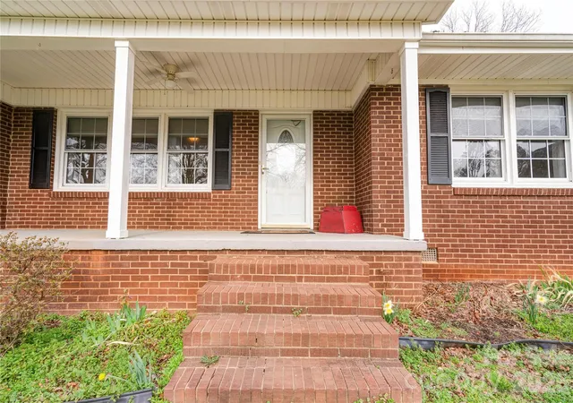 Photo 2 of Single family home for sale at 2926 Lake Dr, Shelby, NC 28152 | MLS# 4351975 | Listing updated on 2026-09-04