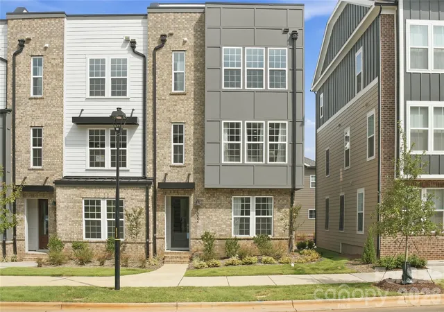 Townhouse for sale at 7052 Westrow Ave, Charlotte, NC 28278 | MLS# 4352081