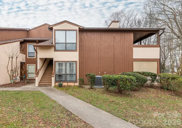 Photo 2 of Condo for sale at 7200 Winery Ln, Charlotte, NC 28227 | MLS# 4352224 | Listing updated on 2026-10-08
