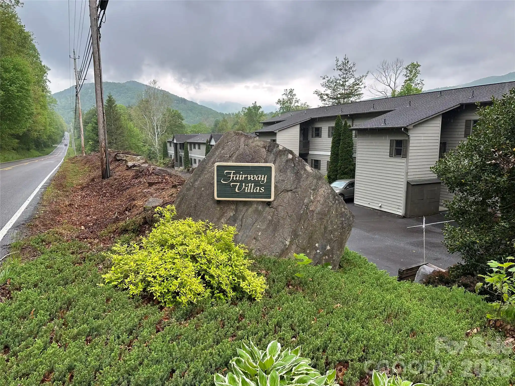 Listing Photo 2 - Condo for sale in 11014 Nc 80 Hwy S located at 11014 Nc 80 Hwy S, Burnsville, NC 28714 - Unit #2B