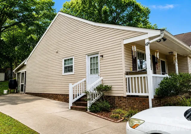Photo 1 of Single family home for sale at 10120 Rockwood Rd, Charlotte, NC 28215 | MLS# 4352253 | Listing updated on 2026-10-03