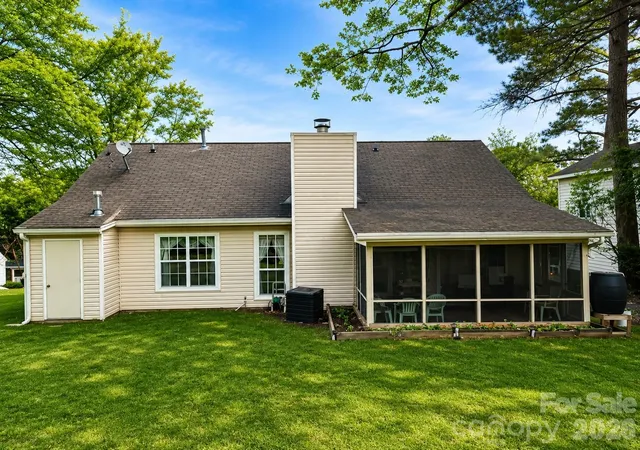 Photo 2 of Single family home for sale at 10120 Rockwood Rd, Charlotte, NC 28215 | MLS# 4352253 | Listing updated on 2026-10-03
