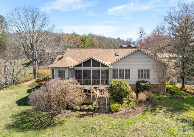 Photo 3 of Single family home for sale at 17 Ashton Forest Ct, Hendersonville, NC 28739 | MLS# 4352312 | Listing updated on 2026-09-30