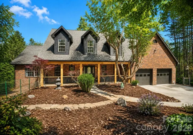 Photo 1 of Single family home for sale at 4005 Little River Rd, Hendersonville, NC 28739 | MLS# 4352423 | Listing updated on 2026-10-04