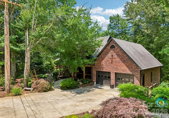 Photo 3 of Single family home for sale at 4005 Little River Rd, Hendersonville, NC 28739 | MLS# 4352423 | Listing updated on 2026-10-04