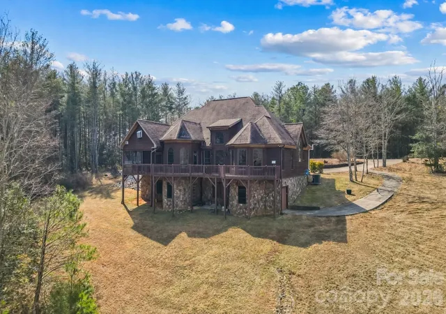 Homes for sale in Nebo, NC | 293 Bear Cliff Dr, Nebo, NC 28761 | MLS# 4352443