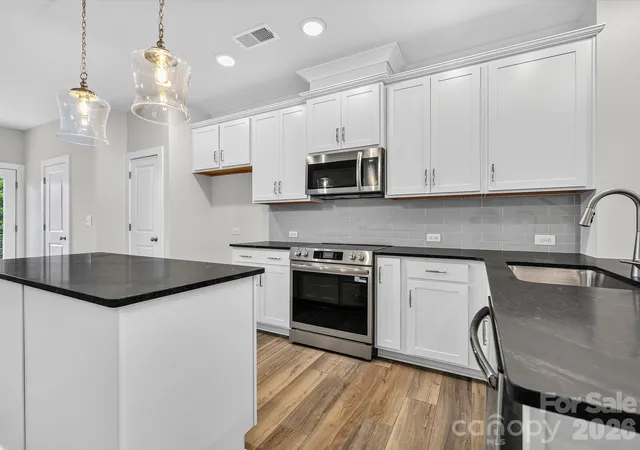 Photo 4 of Townhouse for sale at 1132 Bismuth Ln, Charlotte, NC 28211 | MLS# 4352491 | Listing updated on 2026-10-28