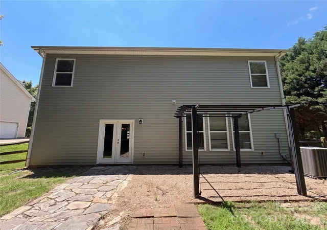 Photo 4 of Single family home for sale at 5837 Mcdowell Run Dr, Huntersville, NC 28078 | MLS# 4352611 | Listing updated on 2026-10-01