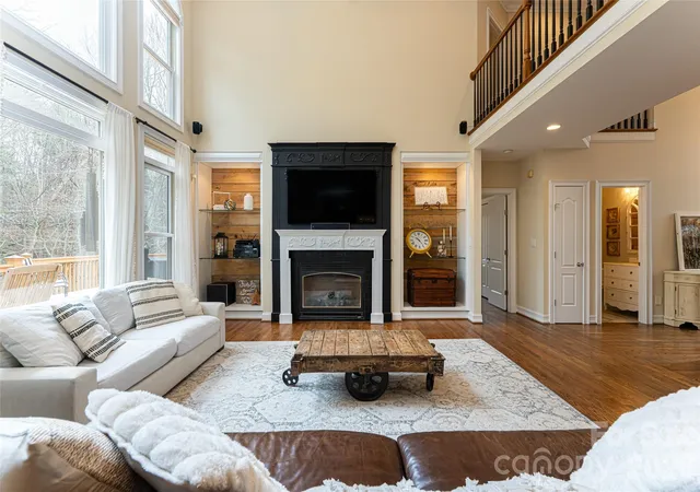 Photo 3 of Single family home for sale at 39 Windover Dr, Asheville, NC 28803 | MLS# 4352682 | Listing updated on 2026-10-06