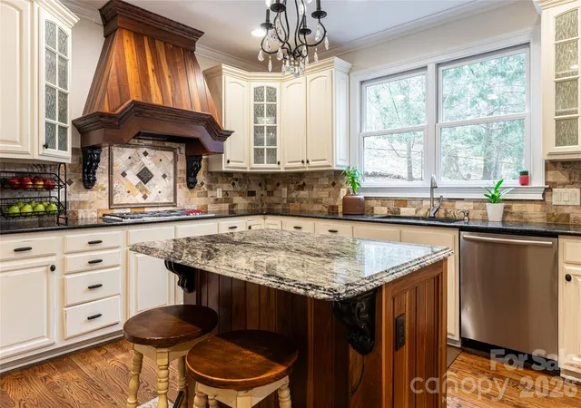 Photo 2 of Single family home for sale at 39 Windover Dr, Asheville, NC 28803 | MLS# 4352682 | Listing updated on 2026-10-06