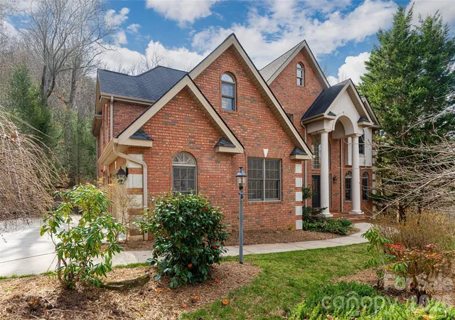 Photo 1 of Single family home for sale at 39 Windover Dr, Asheville, NC 28803 | MLS# 4352682 | Listing updated on 2026-10-06