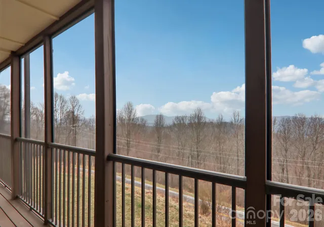 Homes for sale in Hendersonville, NC | 1601 Fleetwood Plaza, Hendersonville, NC 28739 | Houzeo