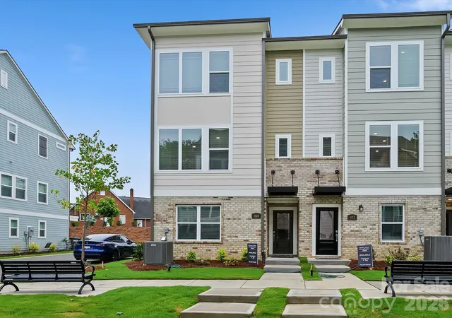 Photo 2 of Townhouse for sale at 1128 Bismuth Ln, Charlotte, NC 28211 | MLS# 4352904 | Listing updated on 2026-10-07