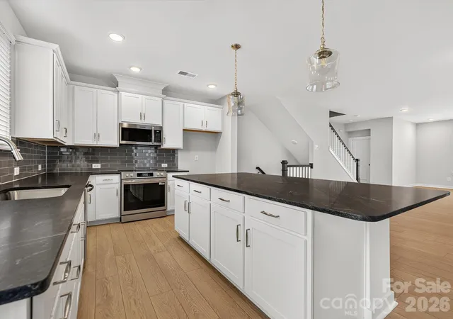 Photo 4 of Townhouse for sale at 1128 Bismuth Ln, Charlotte, NC 28211 | MLS# 4352904 | Listing updated on 2026-10-28