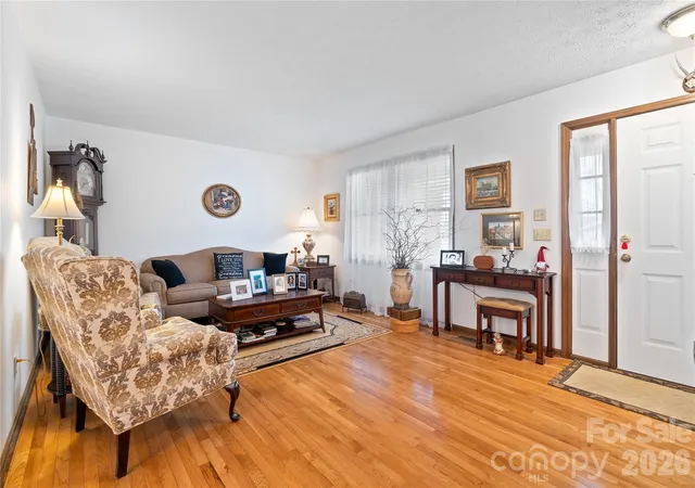 4th image of 109 Eagle Rock Trl, Hendersonville, NC 28739 | MLS# 4353116
