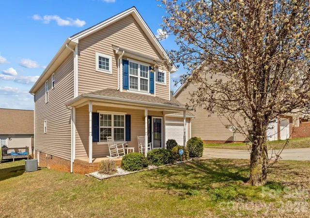 Photo 2 of Single family home for sale at 219 19th Avenue Se, Hickory, NC 28602 | MLS# 4353222 | Listing updated on 2026-10-07