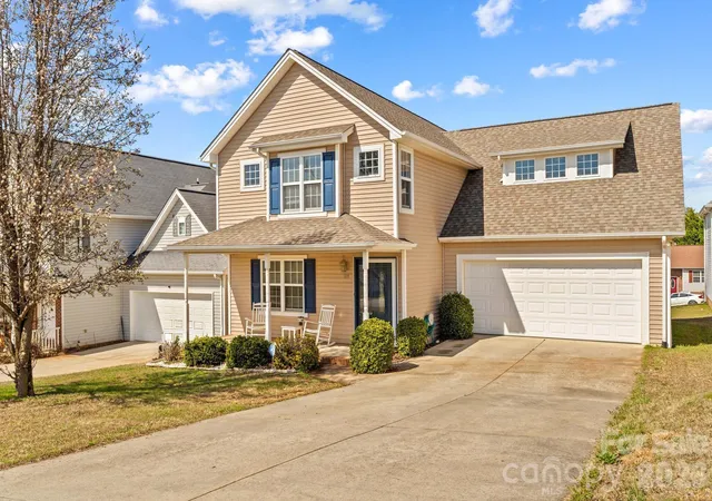 Photo 3 of Single family home for sale at 219 19th Avenue SE, Hickory, NC 28602 | MLS# 4353222 | Listing updated on 2026-10-07