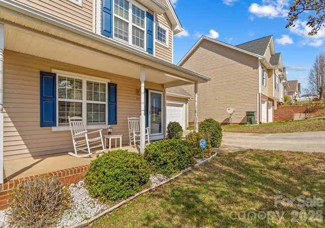 Photo 4 of Single family home for sale at 219 19th Avenue SE, Hickory, NC 28602 | MLS# 4353222 | Listing updated on 2026-10-07