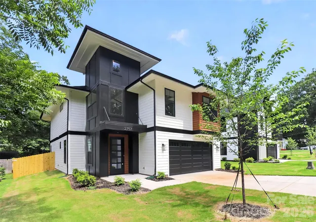 Photo 1 of Single family home for sale at 2757 Parkway Ave, Charlotte, NC 28208 | MLS# 4353410 | Listing updated on 2026-10-02