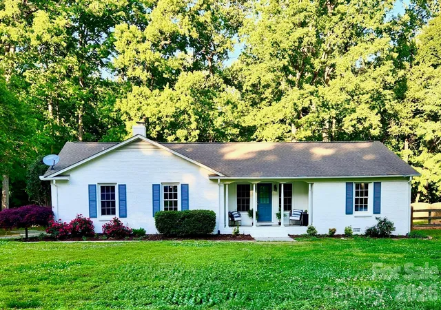 Homes for sale in Matthews, NC | 2411 Kimway Dr, Matthews, NC 28105 | MLS# 4353737